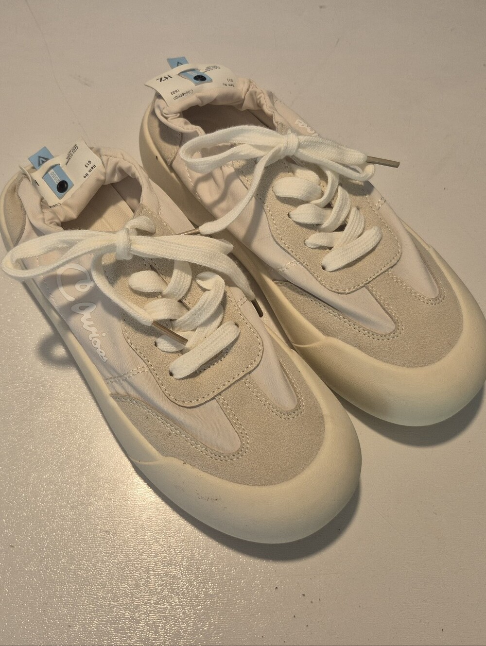 Curious Cream and Off-White Low-Top Sneakers